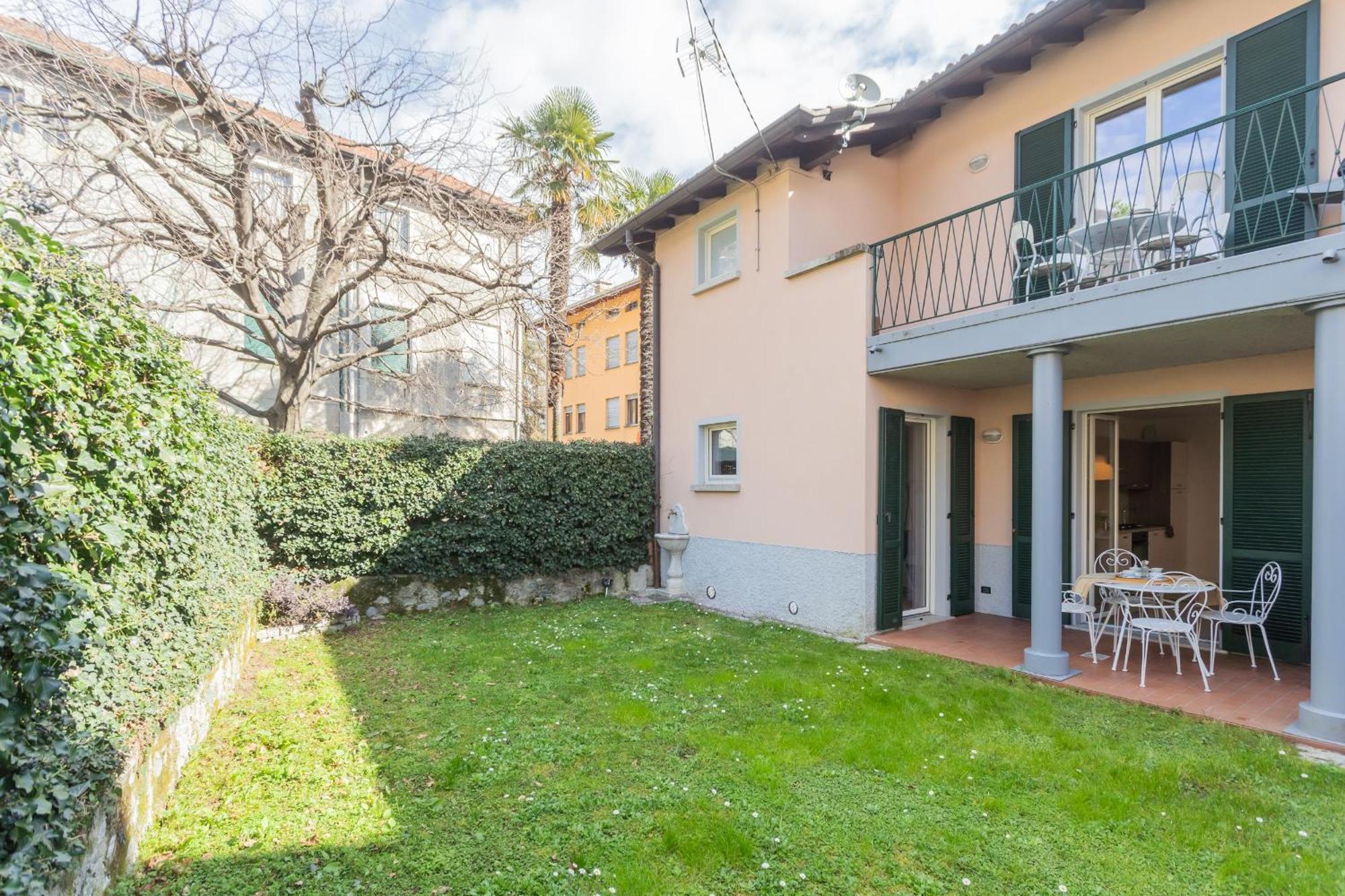 Ponente Balcony & Garden By Rent All Como Gravedona Exterior photo