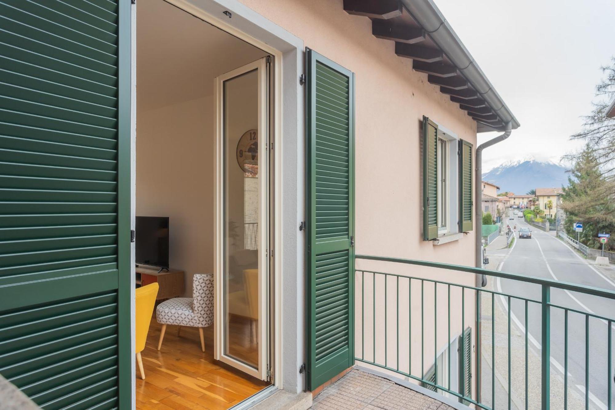 Ponente Balcony & Garden By Rent All Como Gravedona Exterior photo